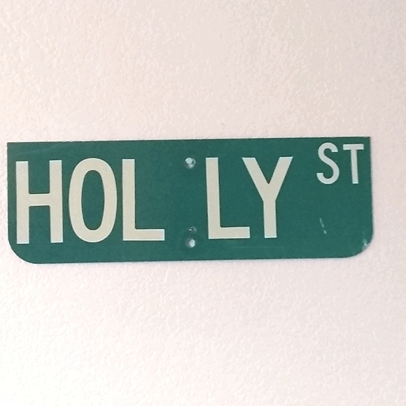 Meet your Posher, Holly - Picture 1 of 6